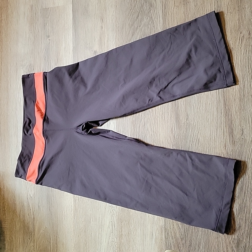 Kirkland dark grey capri pants small